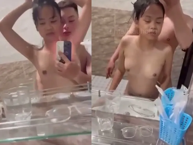 Mảnh khảnh em cùng anh người yêu trả bài trước gương quay kỉ niệm