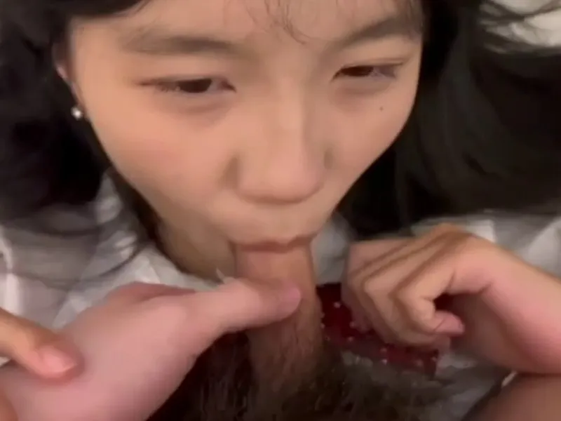 Em loli dễ thương liếm cò biến em thành con em đào nứng p2